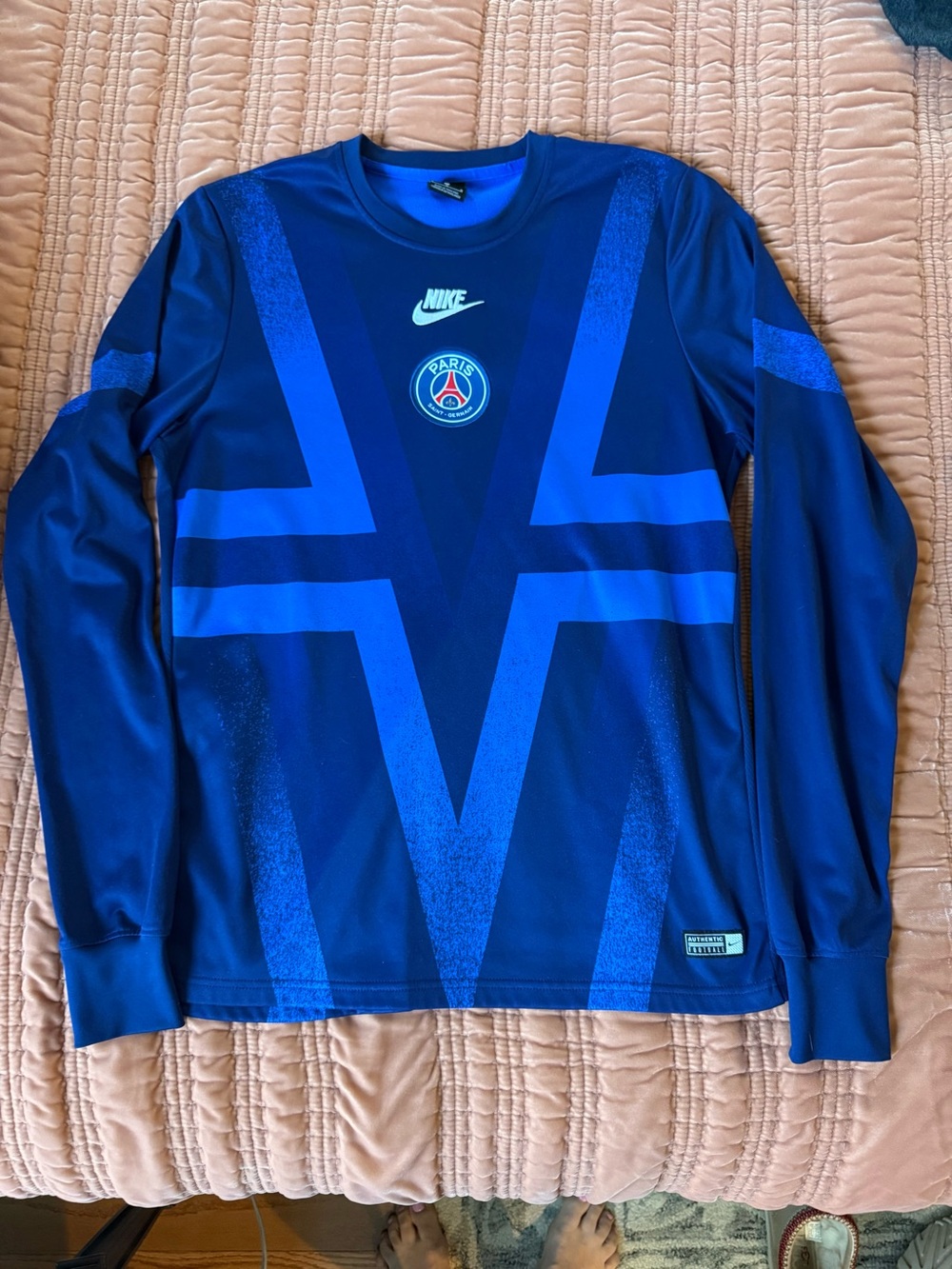 NIKE Saint Germain soccer crew.
